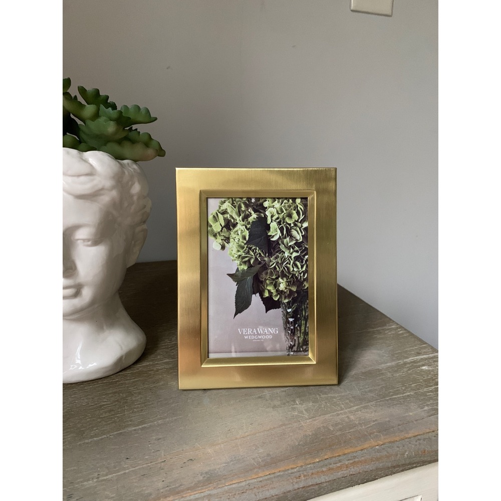Vera Wang Wedgwood Gold Metal 4x6 Picture Frame Brushed Finish Modern Home Decor